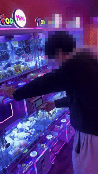 운영하는 무인 오락실에서 고등학생들에게 절도 및 기물 파손을 당했다는 한 자영업자의 사연이 전해졌다. (사진=틱톡, 10대 사이에서 유행하는 영상) *재판매 및 DB 금지