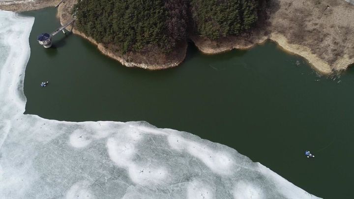 [창원=뉴시스] 거창군 신원저수지. (사진=농어촌공사 경남본부 제공) 2025.03.10. photo@newsis.com *재판매 및 DB 금지