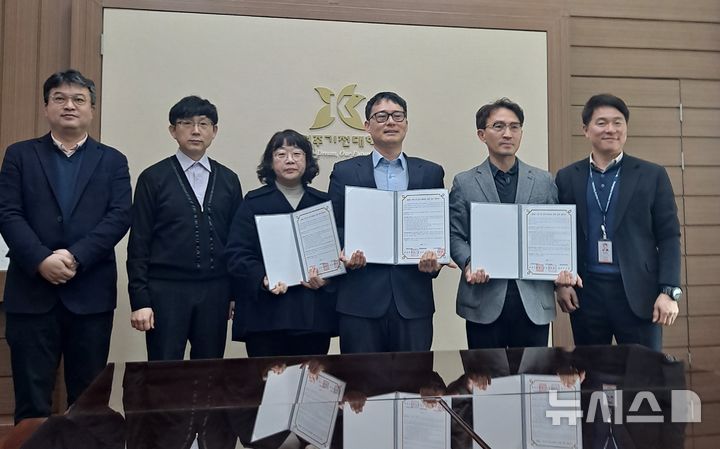 [전주=뉴시스]윤난슬 기자 = 전북 전주비전대학교는 전북과학대·전주기전대학과 지역혁신중심 대학지원체계(RISE) 사업의 성공적인 추진과 협력 체계 구축을 위한 업무협약을 체결했다고 10일 밝혔다.(사진=전주비전대 제공)