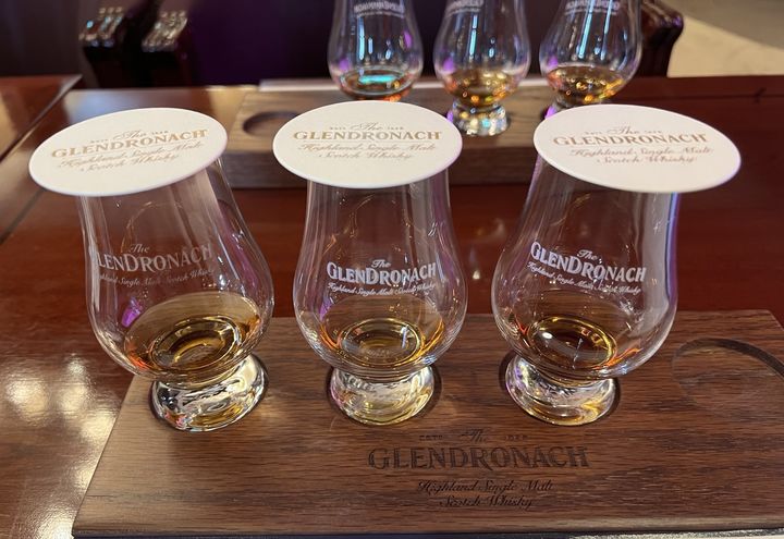 [서울=뉴시스] 김민성 기자 = '더 글렌드로낙 마스터스 앤솔로지 컬렉션' 모습.(왼쪽부터) 오드 투 더 밸리, 오드 투더 엠버스, 오드 투더 다크. 2025.03.10. kms@newsis.com *재판매 및 DB 금지