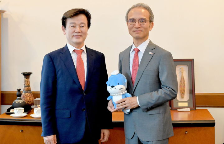 [진주=뉴시스]조규일 진주시장, 여승배 주말레이시아대사와 만남.(사진=진주시 제공).2025.03.10.photo@newsis.com *재판매 및 DB 금지