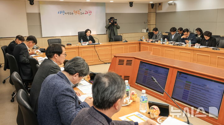 [과천=뉴시스] 과천시가 하수처리시설 현대화를 추진하는 가운데 기본계획 용역 최종보고회 열고 있다. (사진=과천시 제공).2025.03.10.photo@newsis.com