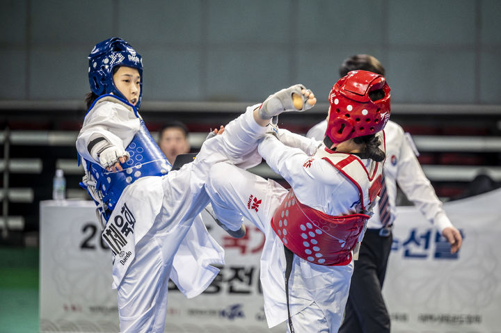 [서울=뉴시스] 2025년도 국가대표 선수 선발 최종전 여자 57㎏급에서 우승한 김유진. (사진 = 대한태권도협회 제공) *재판매 및 DB 금지