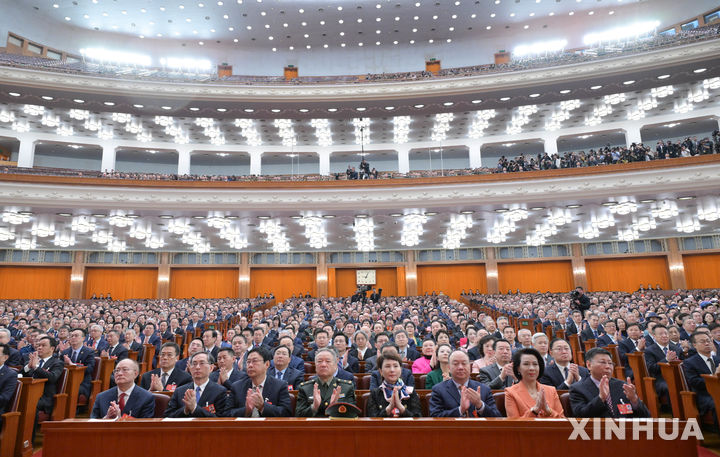 (250310) -- BEIJING, March 10, 2025 (Xinhua) -- The closing meeting of the third session of the 14th National Committee of the Chinese People's Political Consultative Conference (CPPCC) is held at the Great Hall of the People in Beijing, capital of China, March 10, 2025. (Xinhua/Li He)