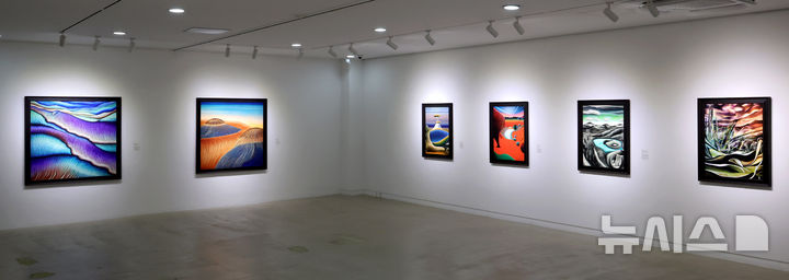  [서울=뉴시스] 박진희 기자 = 10일 서울 종로구 인사동 선화랑이 프랑스의 AI 아트 그룹 'Obvious(오비어스)' '초현실주의의 새로운 지평: IMAGINE' 전시를 선보이고 있다. 2025.03.10. pak7130@newsis.com 