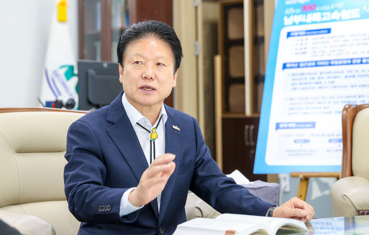 [성주=뉴시스] 이병환 성주군수가 뉴시스와 인터뷰하고 있다. (사진=성주군 제공) 2025.03.11 photo@newsis.com *재판매 및 DB 금지