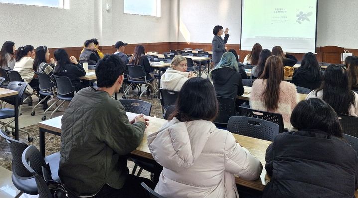 [금산=뉴시스] 금산군 외국인 근로자 한국어 교육 강의 사진 *재판매 및 DB 금지