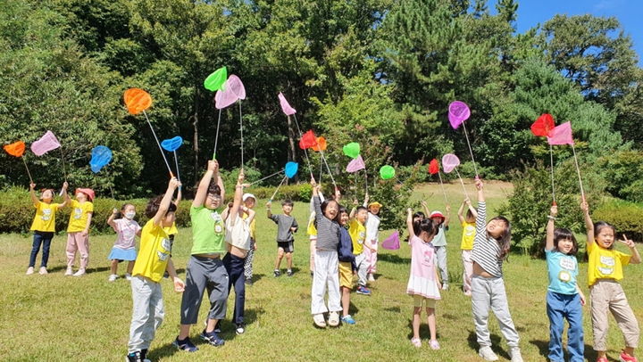 [대전=뉴시스] 대전 유성구 유아 숲 교육 프로그램 진행 장면. *재판매 및 DB 금지