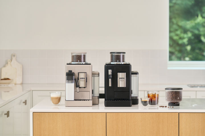 드롱기 '리벨리아' 베이지(왼쪽)와 블랙 컬러 제품 *재판매 및 DB 금지