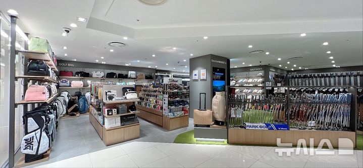 [서울=뉴시스] 골프존마켓 울산롯데점 내부. (사진= 골프존 제공)