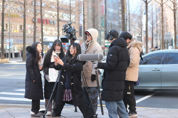 [서울=뉴시스] 청소년영화제작단 모모시네 활동 현장. 2025.03.11. (사진=노원구 제공) *재판매 및 DB 금지