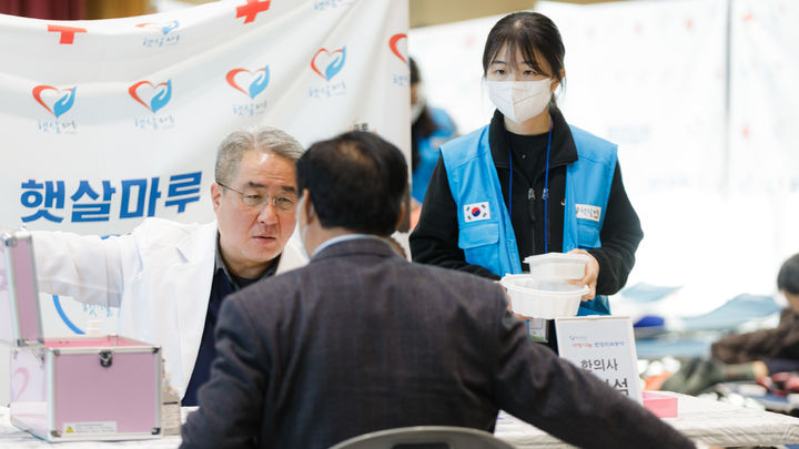 [합천=뉴시스] 합천군청 합천군 곳곳 누비는 농촌 왕진버스 *재판매 및 DB 금지 *재판매 및 DB 금지