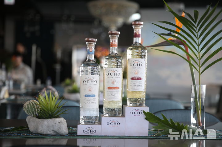 [서울=뉴시스] 멕시코 프리미엄 데킬라 오초는 11일 서울 서초구 솔빛섬에서 '론칭 마스터클래스'를 열고 한국 시장 상륙을 알렸다. photo@newsis.com 