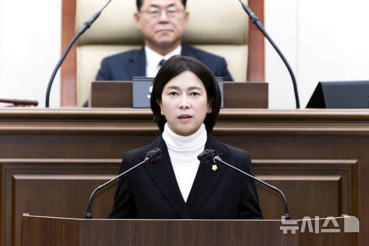 [김포=뉴시스] 정일형 기자 = 유영숙 김포시의원이 11일 열린 제256회 임시회에서 5분발언을 하고 있다. (사진은 김포시의회 제공)