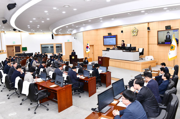 [여수=뉴시스] 11일 전남 여수시의회에서 제244회 임시회가 열리고 있다. (사진=여수시의회 제공) 2025.03.11. photo@newsis.com *재판매 및 DB 금지