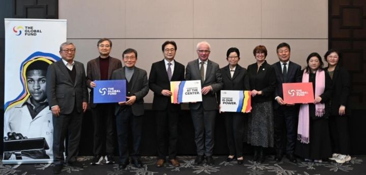 [서울=뉴시스] 한국글로벌보건연맹 원희목 이사장(왼쪽에서 네번째) 등과 글로벌펀드 피터 샌즈 사무총장 등 방한 대표단의 간담회 모습 (사진=한국글로벌보건연맹 제공) 2025.03.11. photo@newsis.com *재판매 및 DB 금지