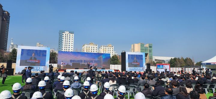 [대전=뉴시스]곽상훈 기자=11일 방위사업청 대전 신축청사 기공식에서 이장우 대전시장이 축사를 하고 있다. 2025. 03. 11 kshoon0663@newsis.com *재판매 및 DB 금지