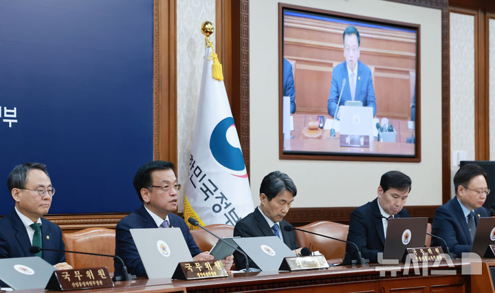 [서울=뉴시스] 최진석 기자 = 최상목 대통령 권한대행 부총리 겸 기획재정부 장관이 11일 정부서울청사에서 열린 국무회의에서 발언하고 있다. (대통령실통신사진기자단) 2025.03.11. myjs@newsis.com