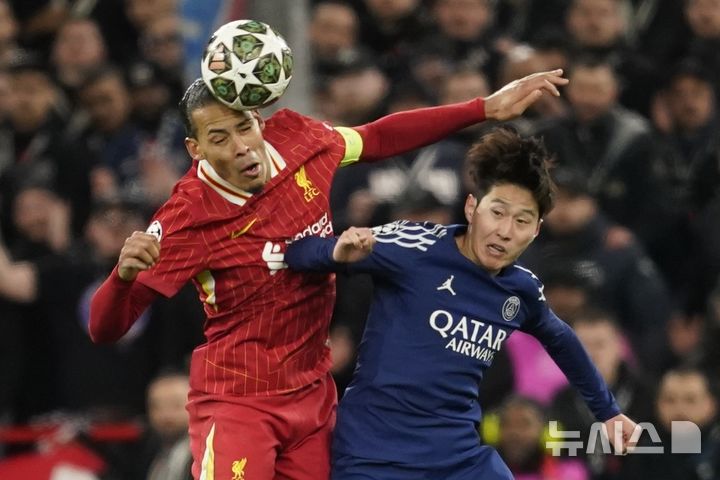 [리버풀=AP/뉴시스]리버풀전 교체로 뛴 이강인. 2025.03.11.