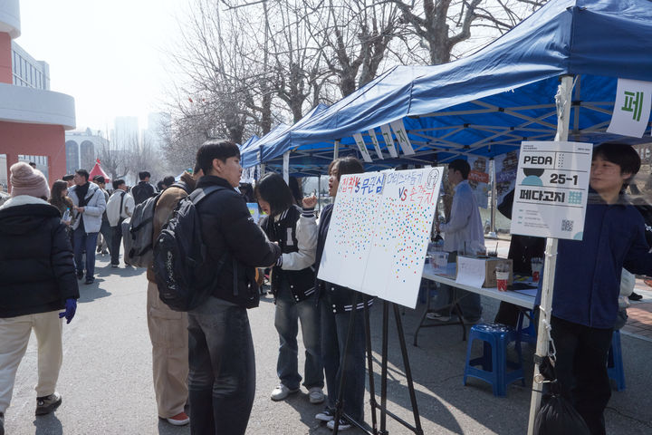 [인천=뉴시스] 인하대 캠퍼스에서 10일부터 12일까지 동아리 박람회가 열리고 있다. (사진=인하대 제공) 2025.03.12. photo@newsis.com *재판매 및 DB 금지
