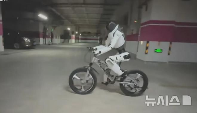 中 휴머노이드 로봇 시장 선점…작년 글로벌 출하량 美 압도