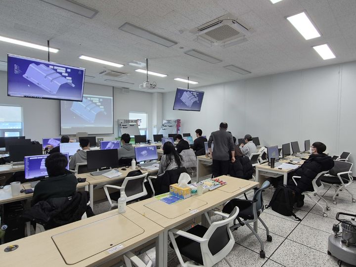 [전주=뉴시스] 혁신의료기기 전문인력 양성교육 모습. (사진=전주시 제공) 2025.03.12. photo@newsis.com *재판매 및 DB 금지