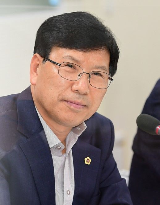 "경남도의회 근무 공무원, 장례·주거안정 지원하자"