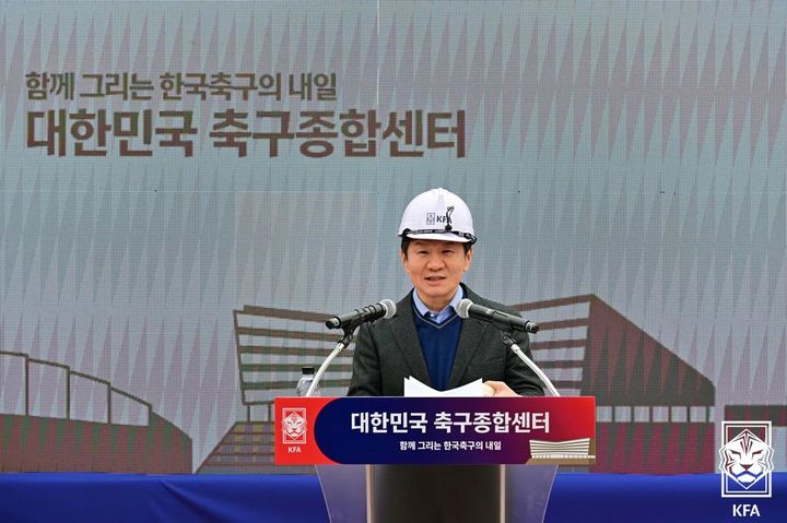 [천안=뉴시스]천안축구센터 건립 브리핑 나선 정몽규 회장. (사진=대한축구협회 제공)