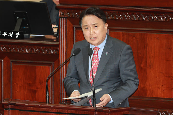 김영환 지사 "의대 정원 동결, 충북 다시 의료 불모지 내모나"