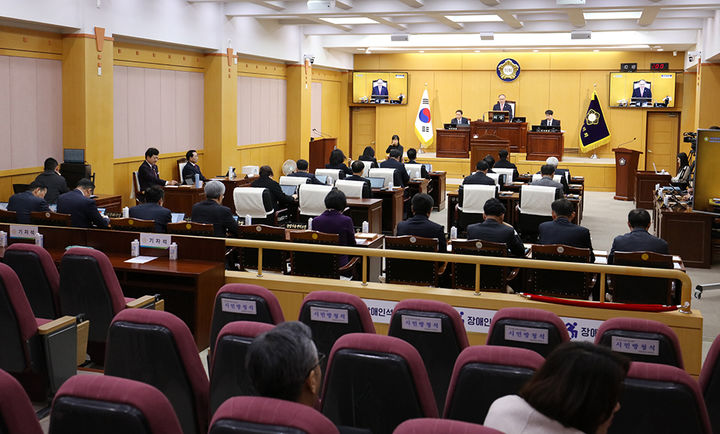 [서산=뉴시스] 12일 서산시의회 본회의장에서 제303회 임시회 제2차 본회의가 열리고 있다. (사진=서산시의회 제공) 2025.03.12. photo@newsis.com *재판매 및 DB 금지