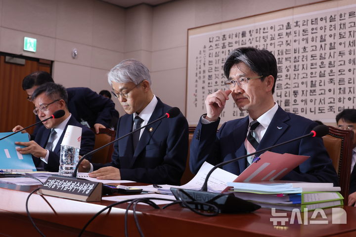 [서울=뉴시스] 고승민 기자 = 오동운 고위공직자범죄수사처장이 12일 서울 여의도 국회에서 열린 제423회 국회(임시회) 법제사법위원회의 현안질의에 출석하고 있다. 2025.03.12. kkssmm99@newsis.com