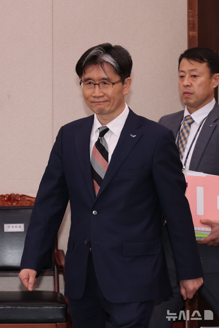 [서울=뉴시스] 고승민 기자 = 오동운 고위공직자범죄수사처장이 12일 서울 여의도 국회에서 열린 제423회 국회(임시회) 법제사법위원회의 현안질의에 출석하고 있다. 2025.03.12. kkssmm99@newsis.com