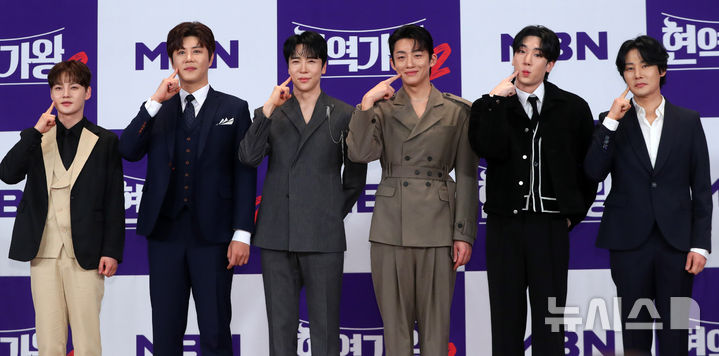 [서울=뉴시스] 김혜진 기자 = 가수 박서진(왼쪽부터), 진해성, 에녹, 신승태, 최수호, 강문경이 12일 오후 서울 마포구 누리꿈스퀘어에서 열린 MBN '현역가왕2' 기자간담회에서 포즈를 취하고 있다. 2025.03.12. jini@newsis.com