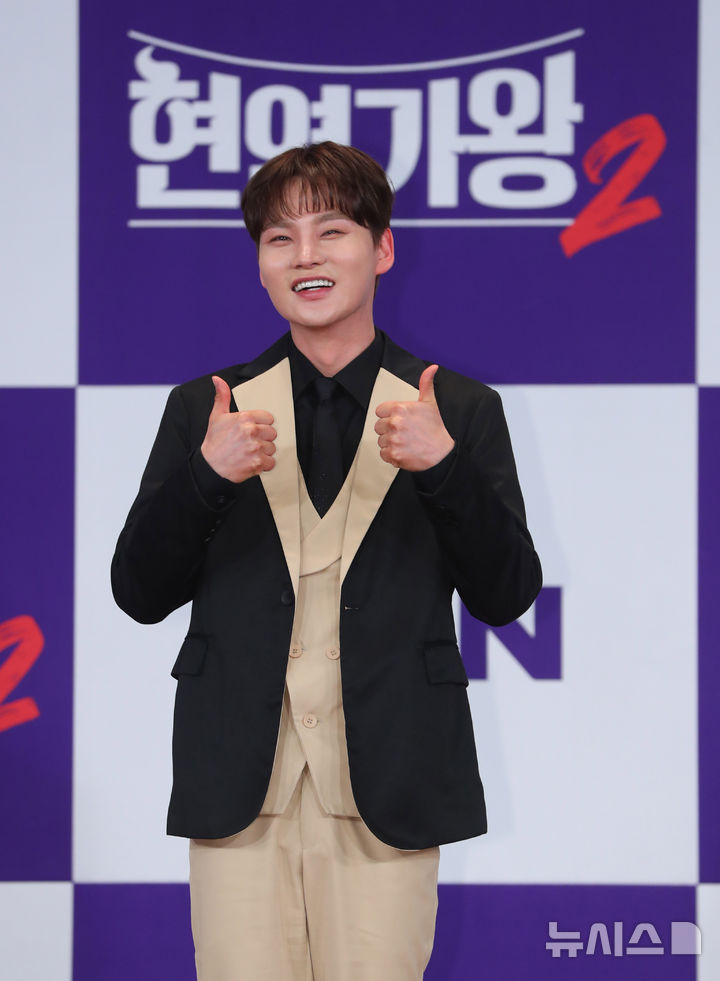 [서울=뉴시스] 김혜진 기자 = 가수 박서진이 12일 오후 서울 마포구 누리꿈스퀘어에서 열린 MBN '현역가왕2' 기자간담회에서 포즈를 취하고 있다. 2025.03.12. jini@newsis.com