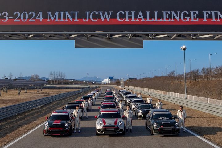 [서울=뉴시스] 사진-2023-2024 MINI JCW 챌린지 파이널 행사 모습. (사진=MINI 코리아 제공) 2025.03.13 photo@newsis.com *재판매 및 DB 금지