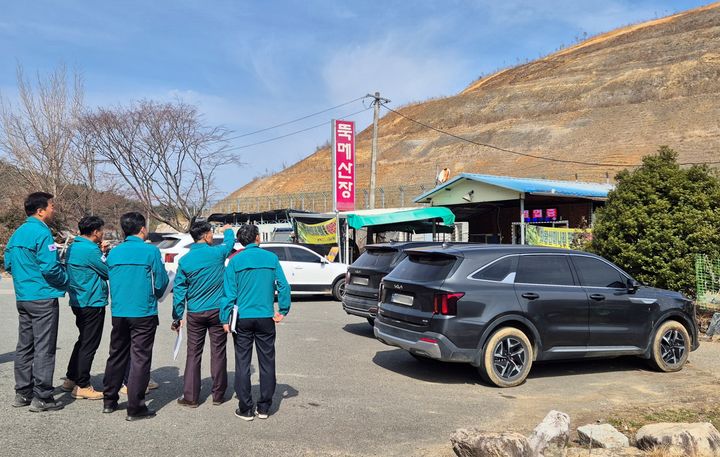 [창녕=뉴시스] 최영호 부군수가 공사현장 안전점검을 하고 있다. (사진= 창녕군 제공) 2025.03.13. photo@newsis.com *재판매 및 DB 금지