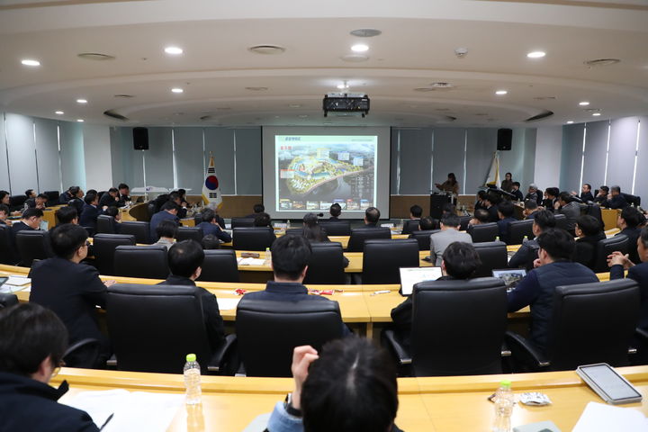 [세종=뉴시스]한국농어촌공사가 12일 전남 나주에 위치한 본사에서 이병호 사장을 비롯한 60여 명이 참여한 가운데 '농촌공간계획 종합 지원 TF 발대식'을 개최하고 있다. (사진=농어촌공사 제공) *재판매 및 DB 금지
