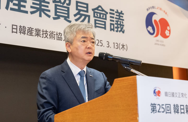 [서울=뉴시스] 13일 서울 중구 소공동 롯데호텔에서 열린 '제25회 한일신산업무역회의'에서 이인호 한국무역협회(KITA) 부회장이 개회사를 하고 있다. (사진=한국무역협회 제공) 2025.03.13 photo@newsis.com *재판매 및 DB 금지