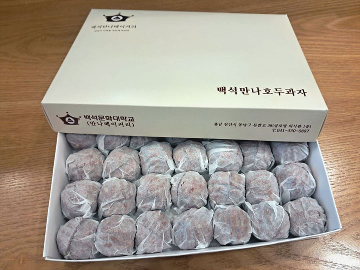 [천안=뉴시스] 건강과 전통을 담은 혁신 간식 '홍국쌀 호두과자'(사진=백석문화대 제공)2025.03.13. photo@newsis.com *재판매 및 DB 금지