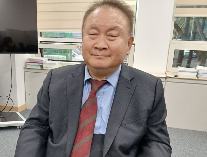 [대전=뉴시스] 조명휘 기자 = 이상민 국민의힘 대전시당 위원장이 13일 오후 대전시의회 기자실에서 헌법재판소의 윤석열 대통령 탄핵심판에 대한 의견을 말하고 있다. 2025.03.13. photo@newsis.com *재판매 및 DB 금지