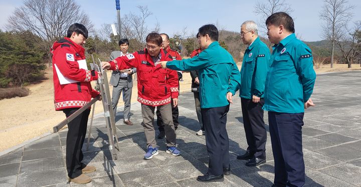 [대구=뉴시스] 대구지방기상청은 경상북도 재난상황실을 방문해 지진·산불 대응을 위한 소통 체계 점검을 시행했다. (사진=대구지방기상청 제공) 2025.03.13. photo@newsis.com *재판매 및 DB 금지