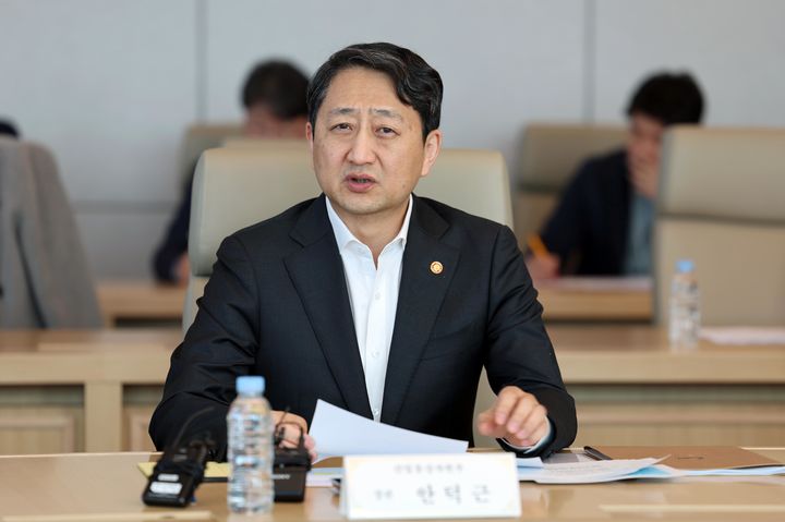 [서울=뉴시스] 안덕근 산업통상자원부 장관이 13일 오전 서울 강남구 포스코에서 열린 '미국 철강 관세 관련 업계 간담회'에 참석해 인사말을 하고 있다. (사진=산업통상자원부 제공) 2025.03.13. photo@newsis.com *재판매 및 DB 금지