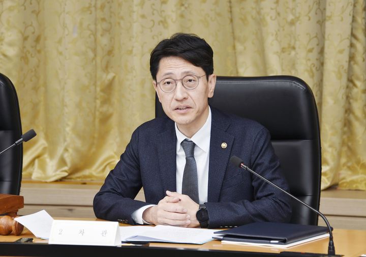 [서울=뉴시스] 김윤상 기획재정부 차관이 13일 오전 서울 중구 예금보험공사에서 열린 '2025년 제2차 재정사업평가위원회'에서 발언하고 있다. (사진=기획재정부 제공) 2025.03.13. photo@newsis.com *재판매 및 DB 금지