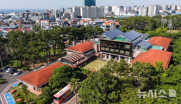 [제주=뉴시스] 제주 탐라도서관 전경. (사진=제주시 제공) photo@newsis.com *재판매 및 DB 금지