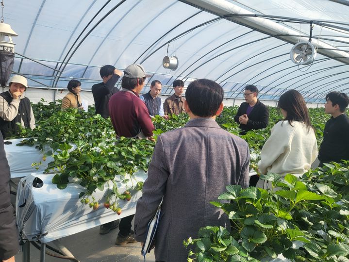 [금산=뉴시스] 금산군농업기술센터에서 열린 꿀벌 소실 대응 화분매개기술 현장설명회. *재판매 및 DB 금지