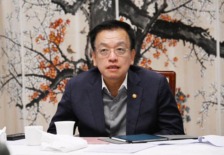 [서울=뉴시스] 최진석 기자 = 최상목 대통령 권한대행 부총리 겸 기획재정부 장관이 14일 서울 종로구 정부서울청사에서 열린 '거시경제·금융현안 간담회(F4 회의)'에서 발언하고 있다. (사진=기획재정부 제공) 2025.03.14. photo@newsis.com *재판매 및 DB 금지