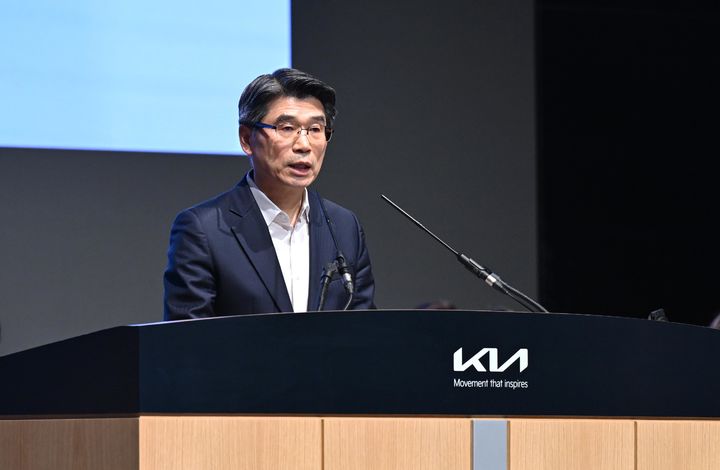 [서울=뉴시스] 송호성 기아 사장이 14일 서울 서초구 엘타워에서 열린 제81기 정기 주주총회에서 개회선언을 하고 있다. (사진=기아 제공) 2025.03.14. photo@newsis.com *재판매 및 DB 금지