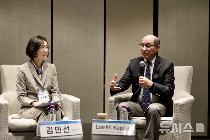 [서울=뉴시스]세계적인 비만 연구 전문가인 리 캐플런(lee M kaplan) 다트머스 의대 교수는 전날 오후 서울 광진구 워커힐 호텔 지하 1층 미팅룸에서 간담회를 가졌다. (사진= 대한비만학회 제공) 2025.03.15. photo@newsis.com.