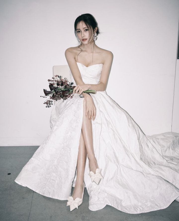[서울=뉴시스] 그룹 '티아라' 출신 효민이 웨딩화보를 공개했다. (사진=효민 인스타그램 캡처) 2025.03.14. photo@newsis.com *재판매 및 DB 금지