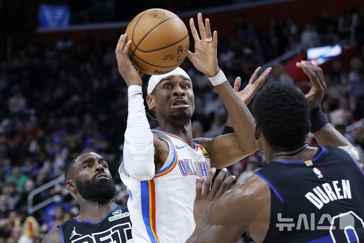[디트로이트=AP/뉴시스] 미국프로농구(NBA) 오클라호마시티 선더의 샤이 길저스알렉산더. 2025. 3. 15.